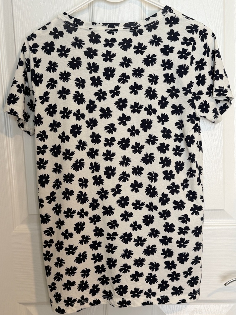 J. CREW COLLECTOR  cream Tee with blue Floral Pattern - Short Sleeve 100% cotton - Picture 6 of 7